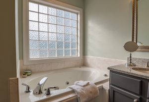 Tips for Hotels to Design Bathroom for all Guests