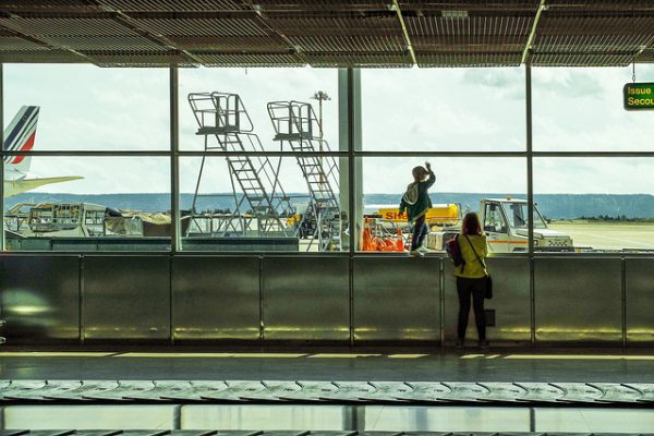 15-things-never-do-at-airport-or-in-a-plane-stay-express-world-wide